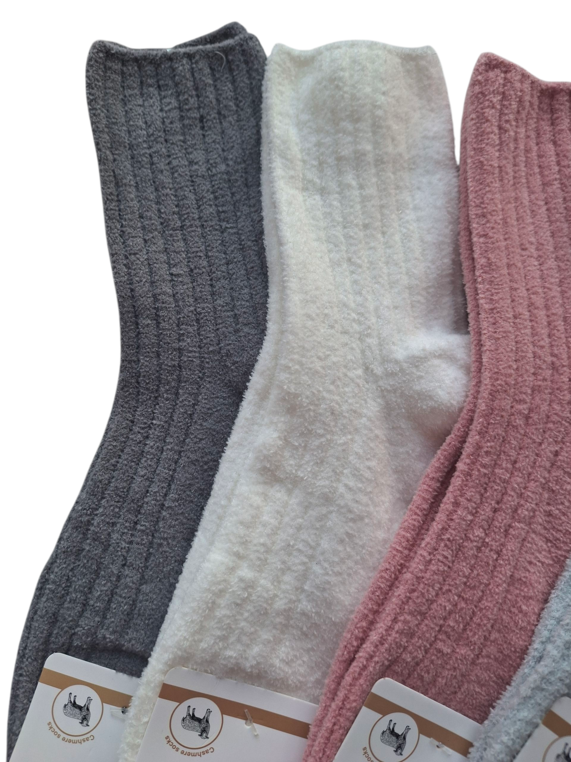 Zestaw 4-pak prążkowanych, mięciutkich skarpetek dla dziewczynki – 95% kaszmir – ciepłe, elastyczne i przyjemne w dotyku - obrazek 2